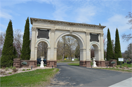 Photo of Oak Grove Cemetery Entrance