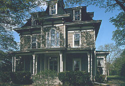 Mumbrue-Penney House, a Building.