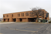 7901 W BROWN DEER RD, a Contemporary bank/financial institution, built in Milwaukee, Wisconsin in 1980.
