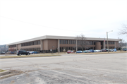 7800 W BROWN DEER RD, a Contemporary large office building, built in Milwaukee, Wisconsin in 1975.