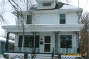 918 WASHINGTON AVE 918 WASHINGTON AVE, a American Foursquare house, built in Oshkosh, Wisconsin in 1903.