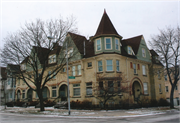 1537-1545 N CASS ST, a Queen Anne row house/townhouse, built in Milwaukee, Wisconsin in 1891.