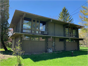 9470 N Sleepy Hollow Lane, a Contemporary house, built in Bayside, Wisconsin in 1960.