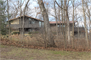 3204 S ANN LOUISE DR, a Contemporary house, built in New Berlin, Wisconsin in 1975.