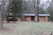 19801 W PINECREST LN, a Usonian house, built in New Berlin, Wisconsin in 1955.