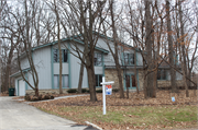 4250 S CHURCH DR, a Contemporary house, built in New Berlin, Wisconsin in 1978.