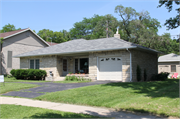 5016 N Port Washington Road, a Ranch house, built in Glendale, Wisconsin in 1950.