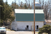 2581 Omro Rd, a Astylistic Utilitarian Building barn, built in Algoma, Wisconsin in .