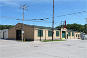 404 N Henry St, a Commercial Vernacular garage, built in Green Bay, Wisconsin in 1937.