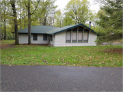 7319N Kroehler Lane, a Prairie School resort/camp building, built in Hayward, Wisconsin in 1947.