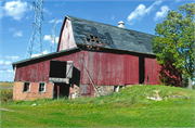 8414 Botting Rd, a Astylistic Utilitarian Building barn, built in Caledonia, Wisconsin in 1900.