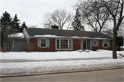 919 OXFORD RD 919 OXFORD RD, a Ranch house, built in Waukesha, Wisconsin in 1954.