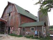 5154 STATE HIGHWAY 50, a Astylistic Utilitarian Building barn, built in Delavan, Wisconsin in 1920.