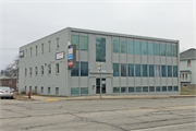 9330 W Lincoln Ave 9330 W Lincoln Ave, a Contemporary large office building, built in West Allis, Wisconsin in 1963.
