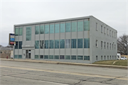 9330 W Lincoln Ave 9330 W Lincoln Ave, a Contemporary large office building, built in West Allis, Wisconsin in 1963.