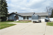 2300 W Rawson Ave, a Contemporary house, built in Oak Creek, Wisconsin in 1978.