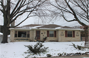 724 Robertson Street, a Ranch house, built in Wauwatosa, Wisconsin in 1952.