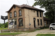 642 W GARFIELD AVE, a Italianate bakery, built in Milwaukee, Wisconsin in 1875.