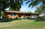 W5337 E Pioneer Rd, a Ranch house, built in Fond du Lac, Wisconsin in 1960.