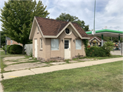 720 CENTER AVE 720 CENTER AVE, a Astylistic Utilitarian Building gas station/service station, built in Janesville, Wisconsin in 1923.