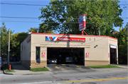 1700 E NORTH AVE, a Commercial Vernacular gas station/service station, built in Milwaukee, Wisconsin in 1961.