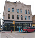 800 S 5TH ST (AKA 425 W NATIONAL AVE), a Commercial Vernacular retail building, built in Milwaukee, Wisconsin in 1882.