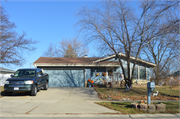 1020 W Wayland Dr, a Ranch house, built in Oak Creek, Wisconsin in 1965.