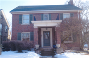 2503 E NEWBERRY BLVD, a Colonial Revival/Georgian Revival house, built in Milwaukee, Wisconsin in 1924.