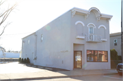 504 W NORTH WATER ST, a Italianate retail building, built in New London, Wisconsin in .
