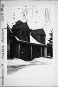 624 N 8TH ST, a Queen Anne carriage house, built in Manitowoc, Wisconsin in 1900.
