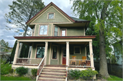 117 S FRANKLIN ST, a Queen Anne house, built in Stoughton, Wisconsin in 1906.