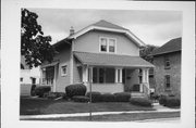 1234 S 9TH ST, a Craftsman house, built in Manitowoc, Wisconsin in 1915.