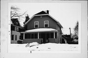 852 N 13TH ST, a Craftsman house, built in Manitowoc, Wisconsin in 1915.