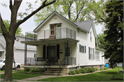 806 BOND ST, a Queen Anne house, built in Green Bay, Wisconsin in 1900.