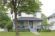 903 N BROADWAY 903 N BROADWAY, a American Foursquare house, built in Green Bay, Wisconsin in 1909.