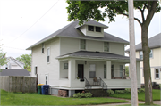 820 N CHESTNUT AVE, a American Foursquare house, built in Green Bay, Wisconsin in 1912.