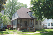 813 KELLOGG ST, a Queen Anne house, built in Green Bay, Wisconsin in 1900.