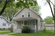 816 N MAPLE AVE, a Front Gabled house, built in Green Bay, Wisconsin in 1900.