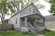 328 N OAKLAND AVE, a Front Gabled house, built in Green Bay, Wisconsin in 1900.