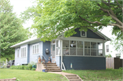 723 JAMES ST 723 JAMES ST, a Bungalow house, built in Green Bay, Wisconsin in 1915.