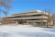5910 MINERAL POINT, a International Style large office building, built in Madison, Wisconsin in 1960.
