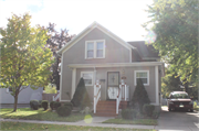 1124 BERNER ST, a Front Gabled house, built in Green Bay, Wisconsin in 1918.