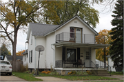 806 BOND ST, a Queen Anne house, built in Green Bay, Wisconsin in 1900.