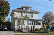 922 HOWARD ST 922 HOWARD ST, a American Foursquare house, built in Green Bay, Wisconsin in 1914.