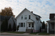 825-827 SHAWANO AVE, a Front Gabled duplex, built in Green Bay, Wisconsin in 1905.