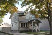 1233 STUART ST 1233 STUART ST, a Craftsman house, built in Green Bay, Wisconsin in 1913.