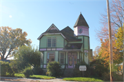 802 E WALNUT ST, a Queen Anne house, built in Green Bay, Wisconsin in 1893.