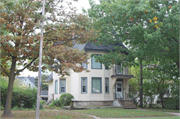 526 S WEBSTER AVE, a Queen Anne house, built in Green Bay, Wisconsin in 1908.
