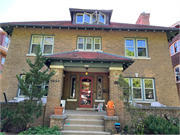 1830 N HI-MOUNT BLVD 1830 N HI-MOUNT BLVD, a Prairie School house, built in Milwaukee, Wisconsin in 1922.