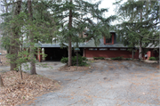 5805 WINNEQUAH RD, a Craftsman house, built in Monona, Wisconsin in 1911.